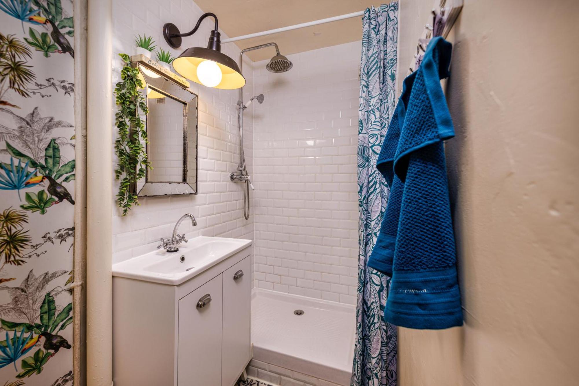 Apartment Youmi - Calme Avec Jacuzzi Et Clim A 5min De La Comedie, Tram A 200m *