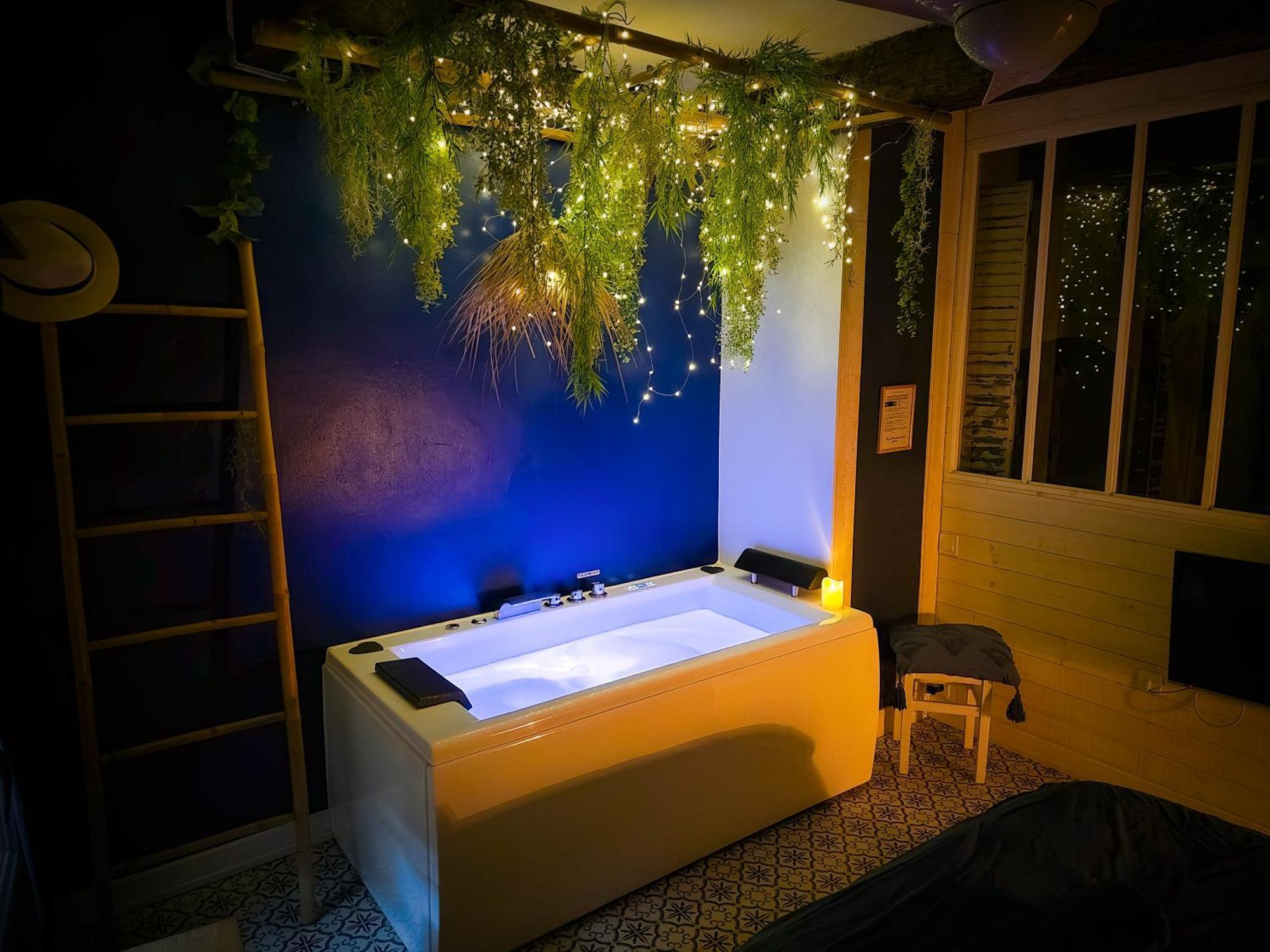 Youmi - Calme Avec Jacuzzi Et Clim A 5min De La Comedie, Tram A 200m