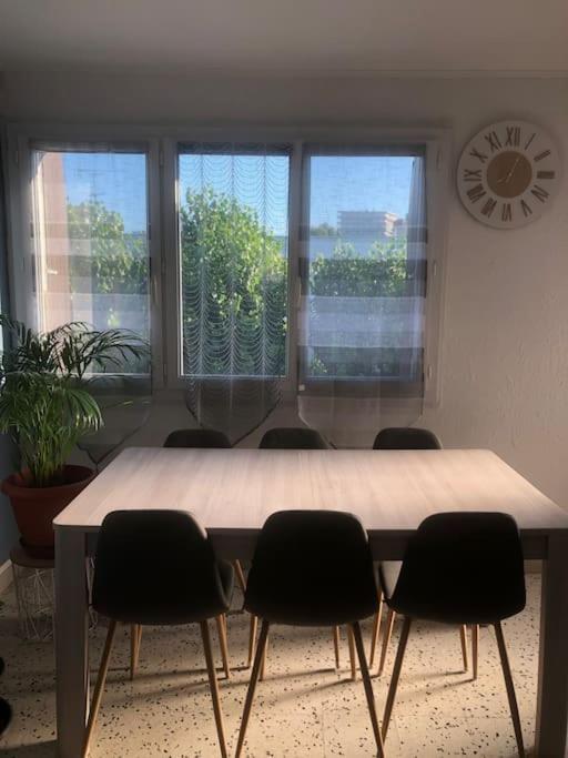 3 Pieces Avec Netflix Et Canal Montpellier