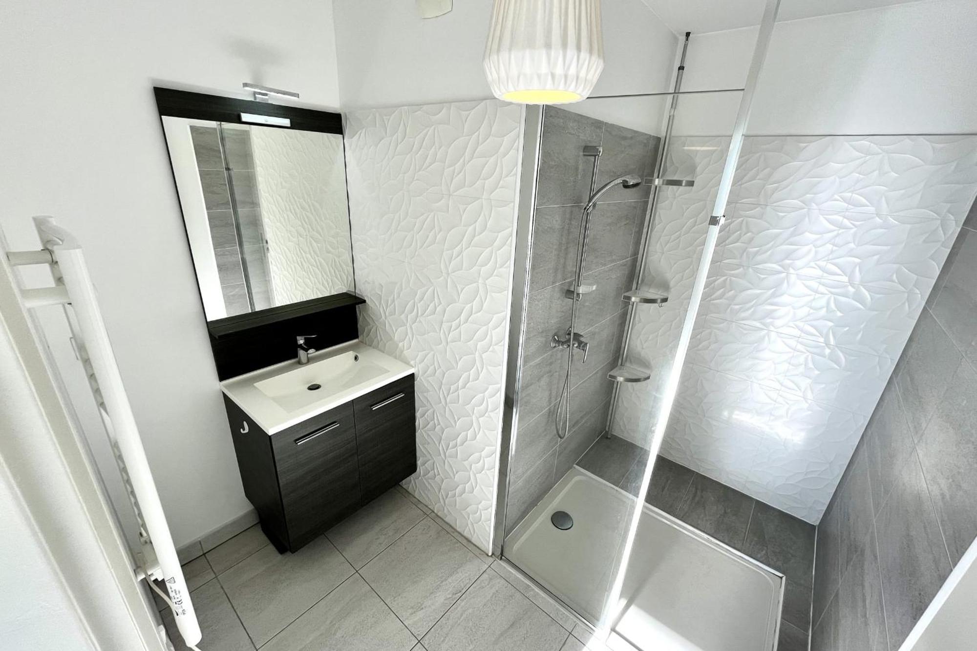 Spacious T3 With Wifi - Terrace And Parking Appartement