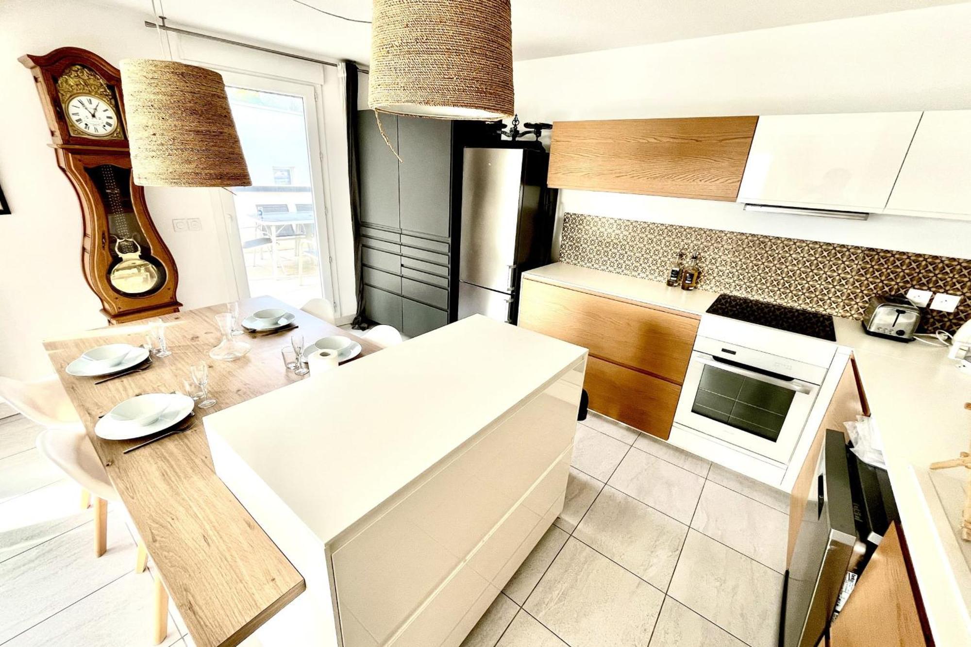 Spacious T3 With Wifi - Terrace And Parking *