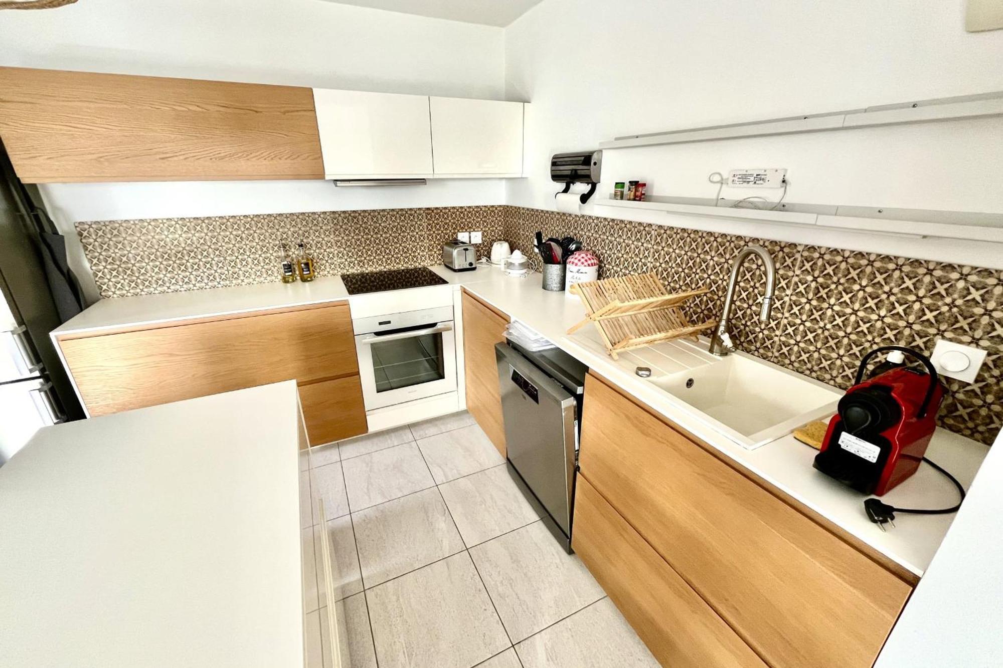 Spacious T3 With Wifi - Terrace And Parking *