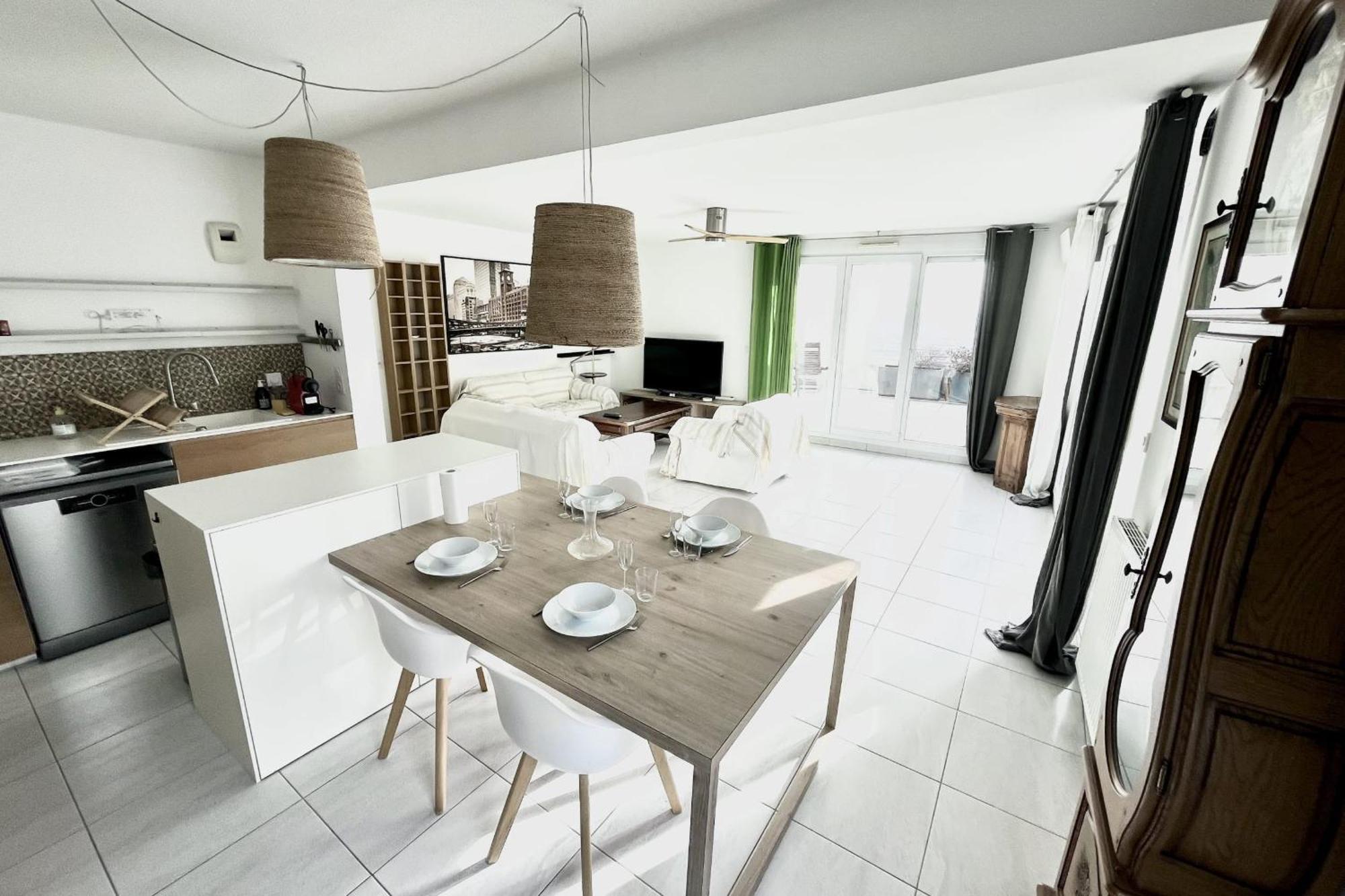 Spacious T3 With Wifi - Terrace And Parking Appartement