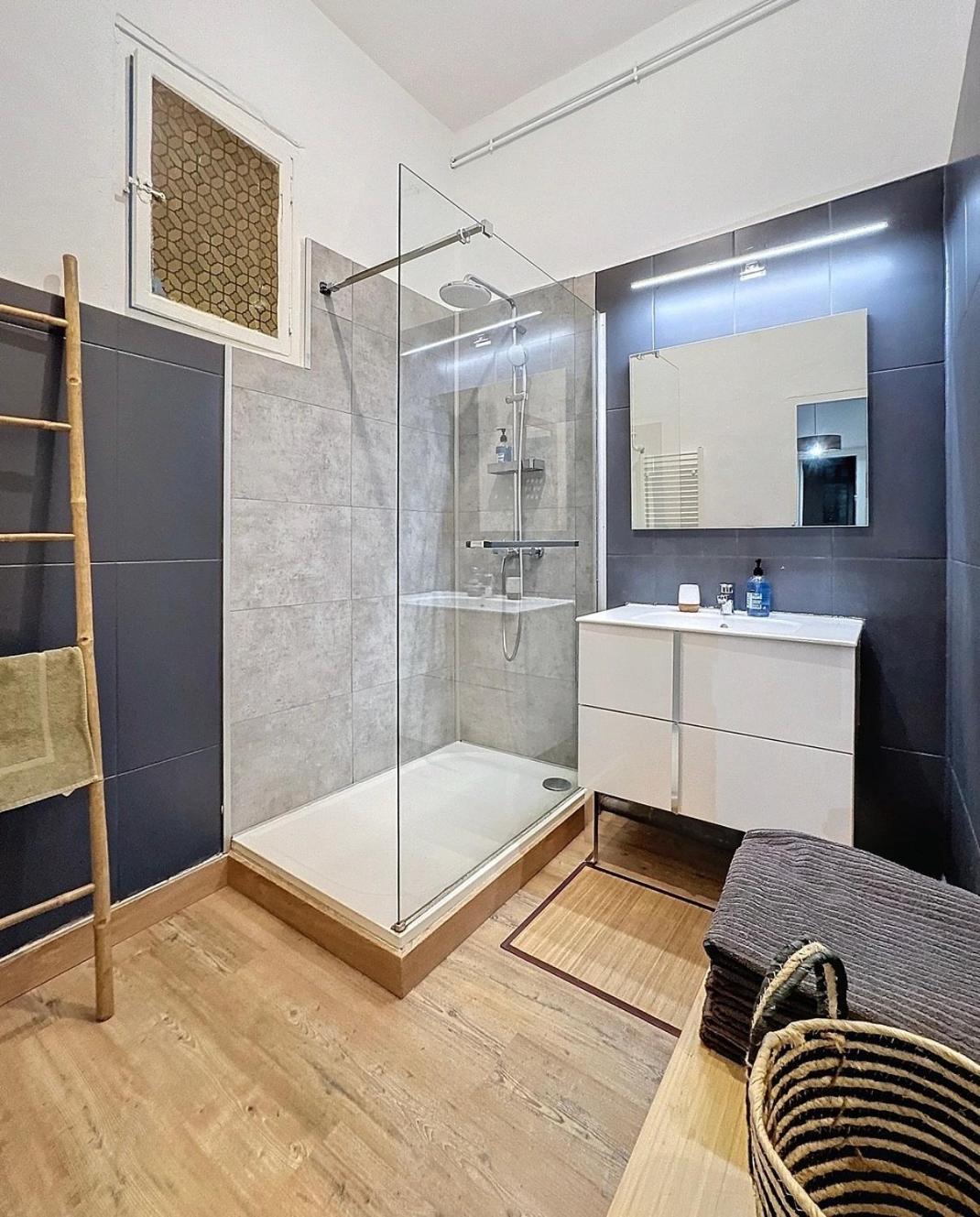 Apartment Nouveau - 100m2 Avec Terrasse A 1 Min De La Place De La Comedie *