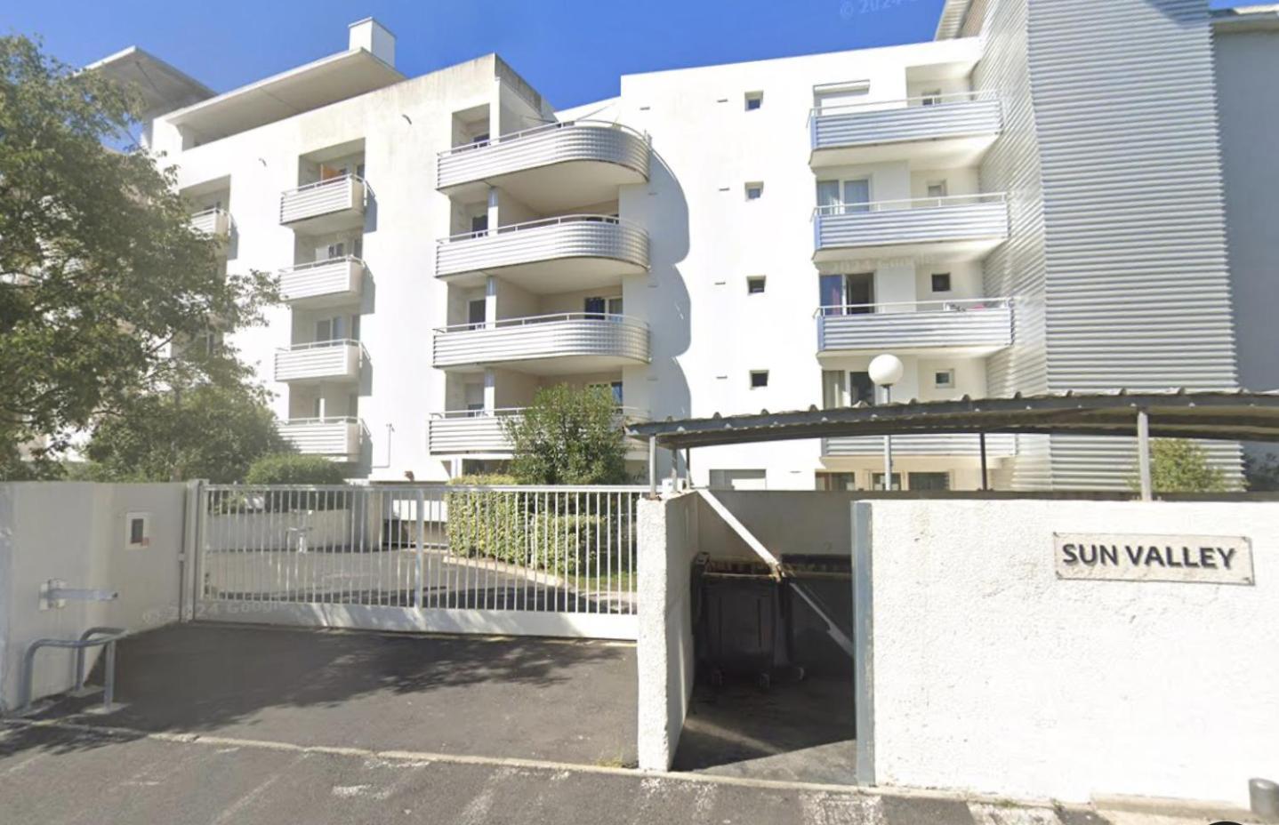 Adorable Studio - Netflix - Parking - Tramway - Proche Hopitaux *