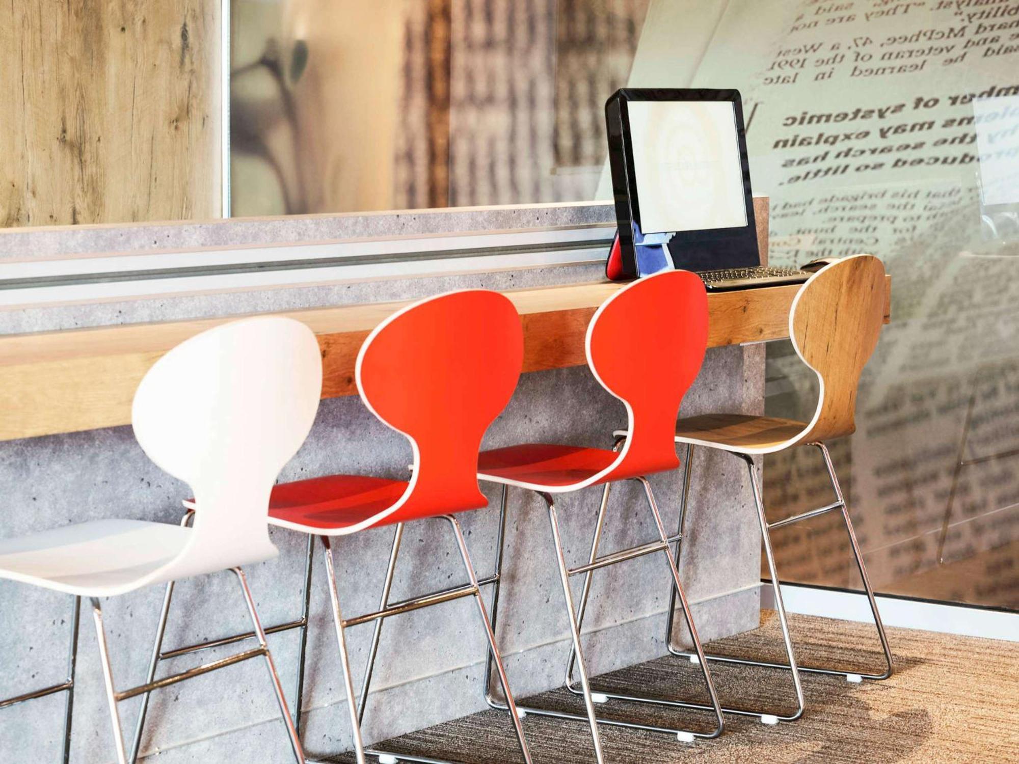 Ibis Centre Comedie Hotel 3*