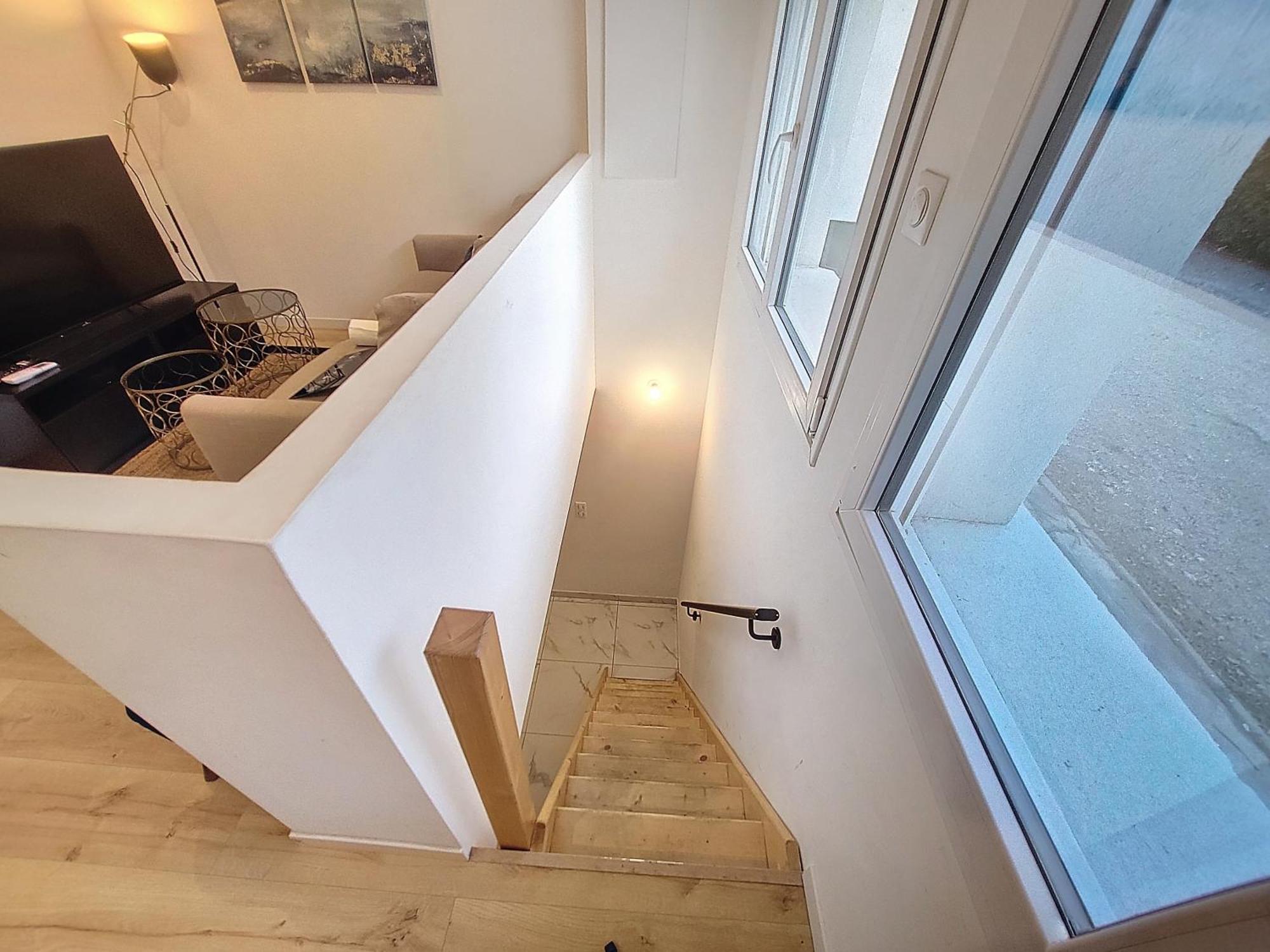 Confort Climatise Et Privee En Sousplex Apartment
