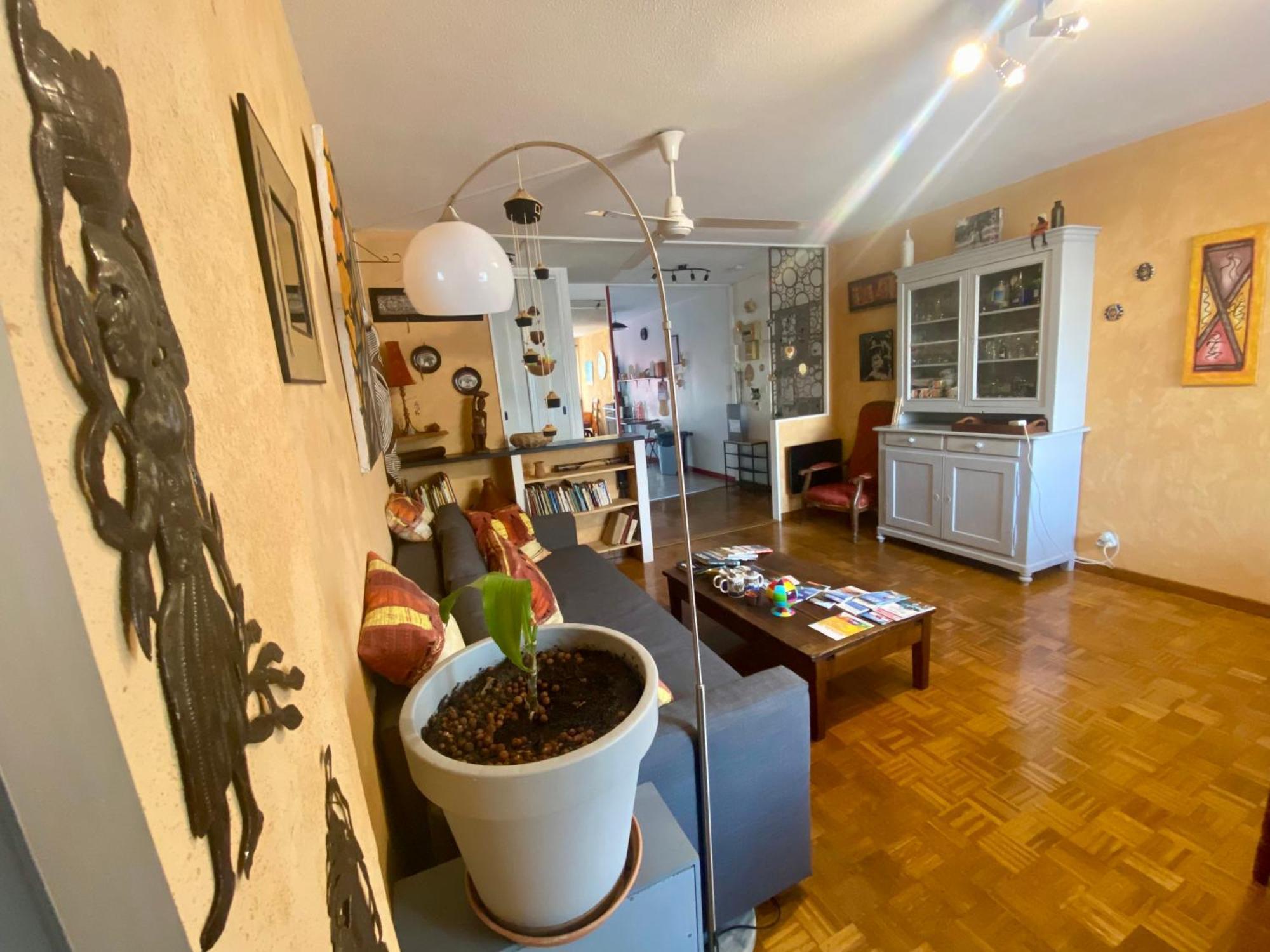 Appartement Chaleureux T3, Jardin, Parking, Proche Tramway