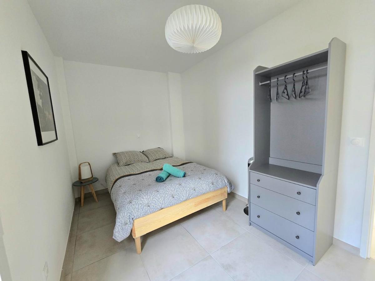 Pavlova : Calme, Vue, Elegant, Spacieux, Sur Et Central Appartement