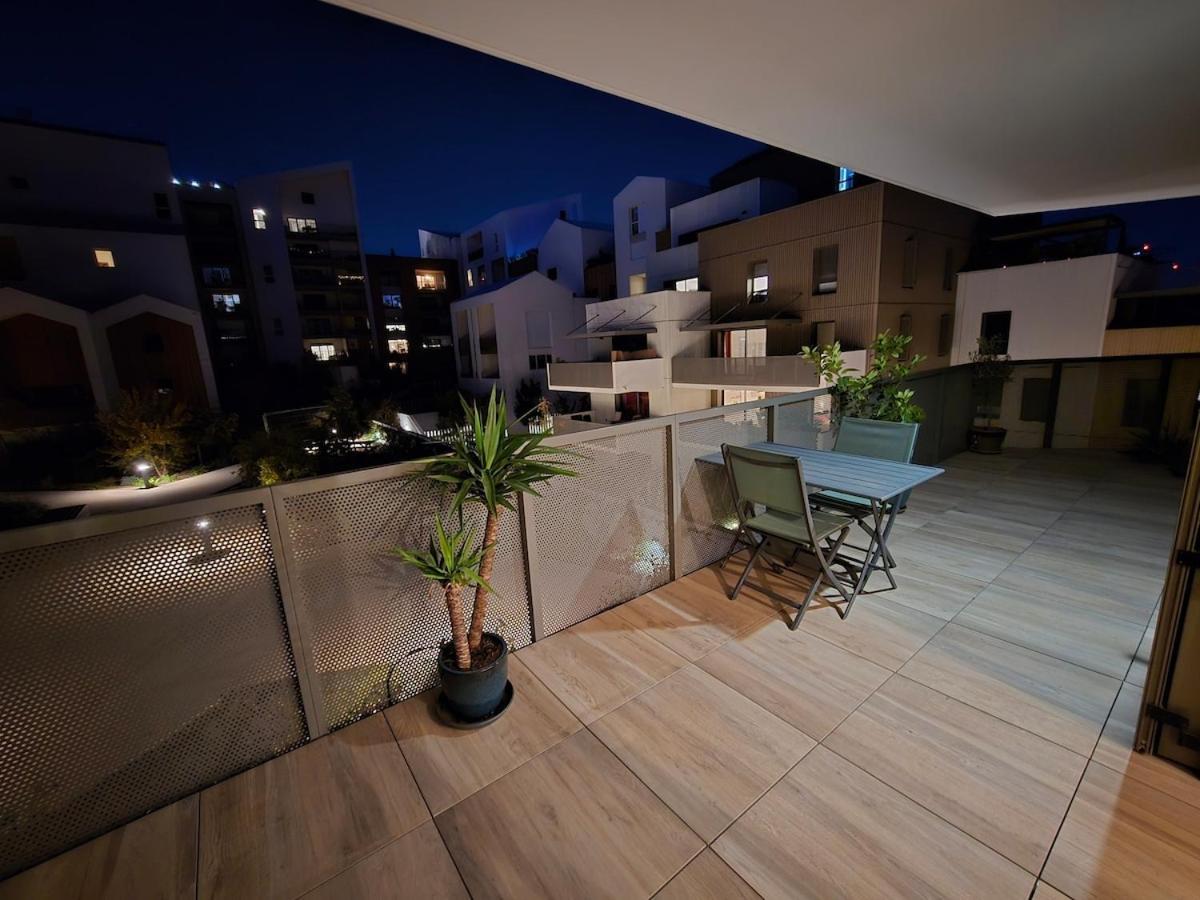 Pavlova : Calme, Vue, Elegant, Spacieux, Sur Et Central Appartement *