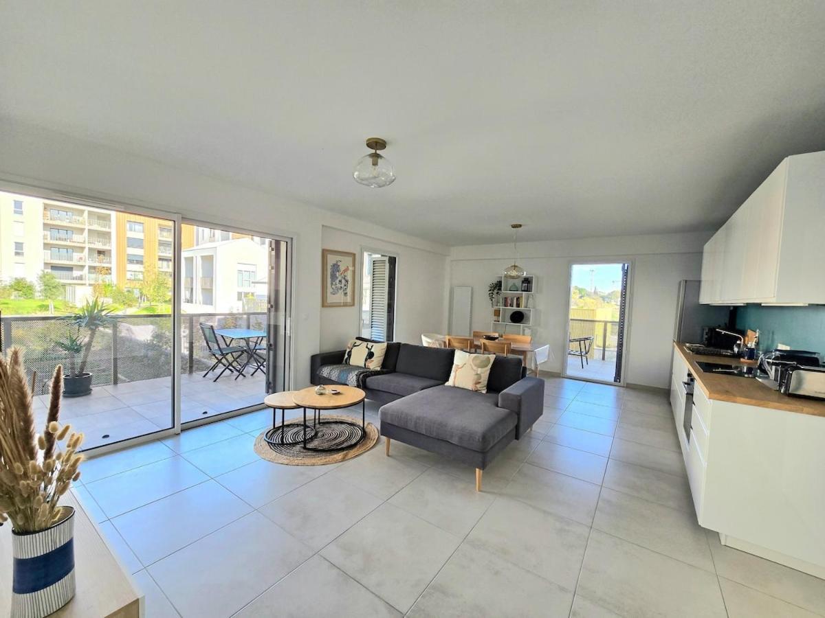 Pavlova : Calme, Vue, Elegant, Spacieux, Sur Et Central Appartement