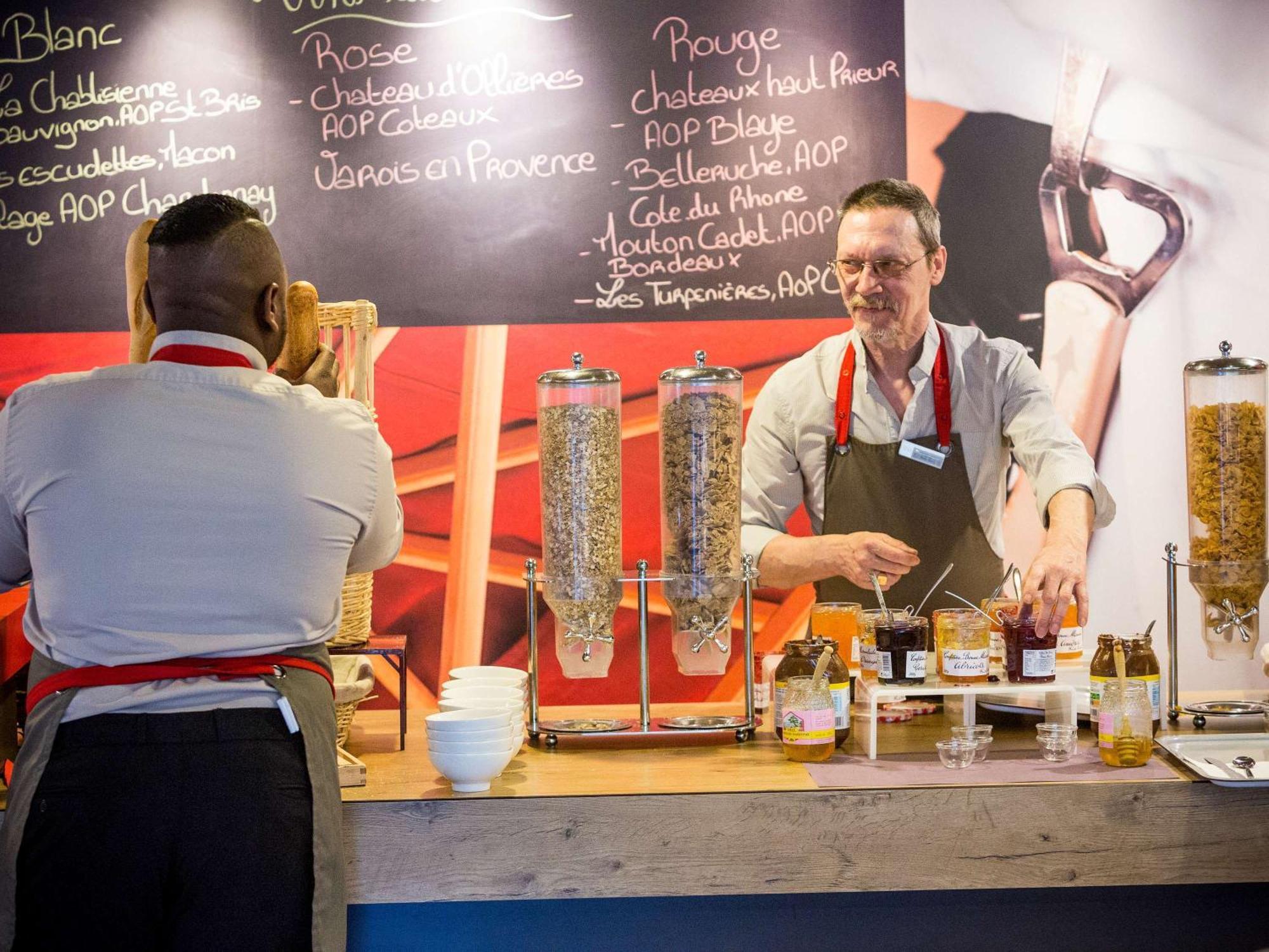 Ibis Centre Comedie Hotel 3*