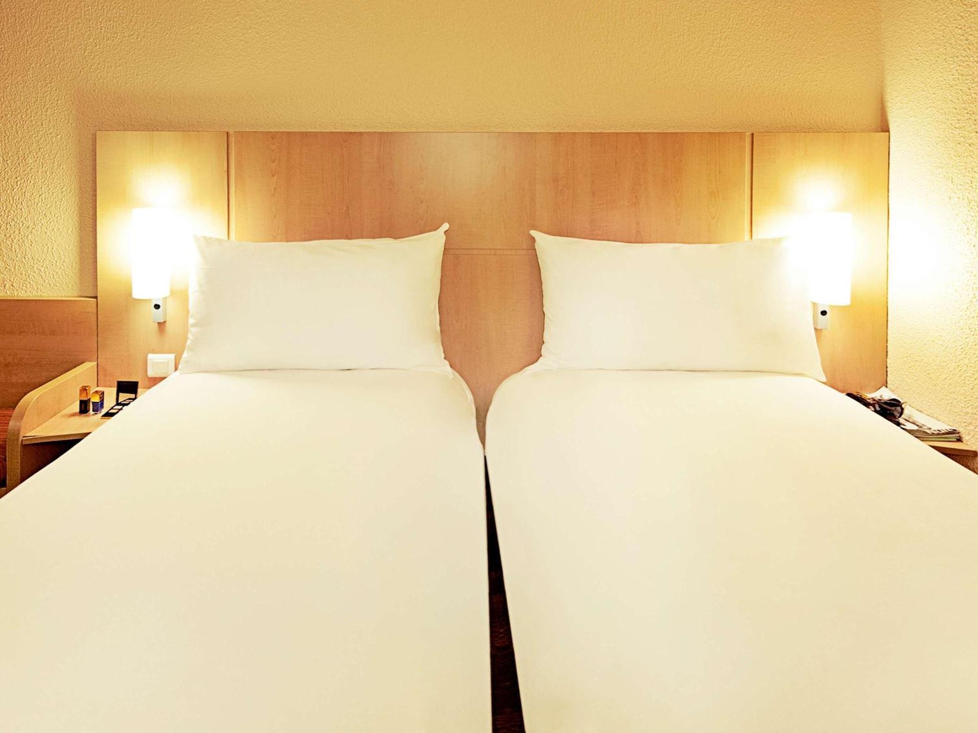 Ibis Centre Comedie Hotel 3*