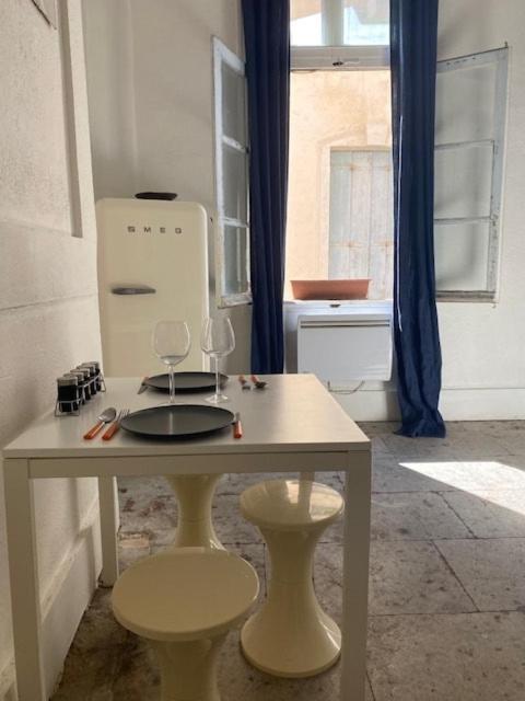 Appartement Grand F1 Centre Historique Ecusson 10min Comedie