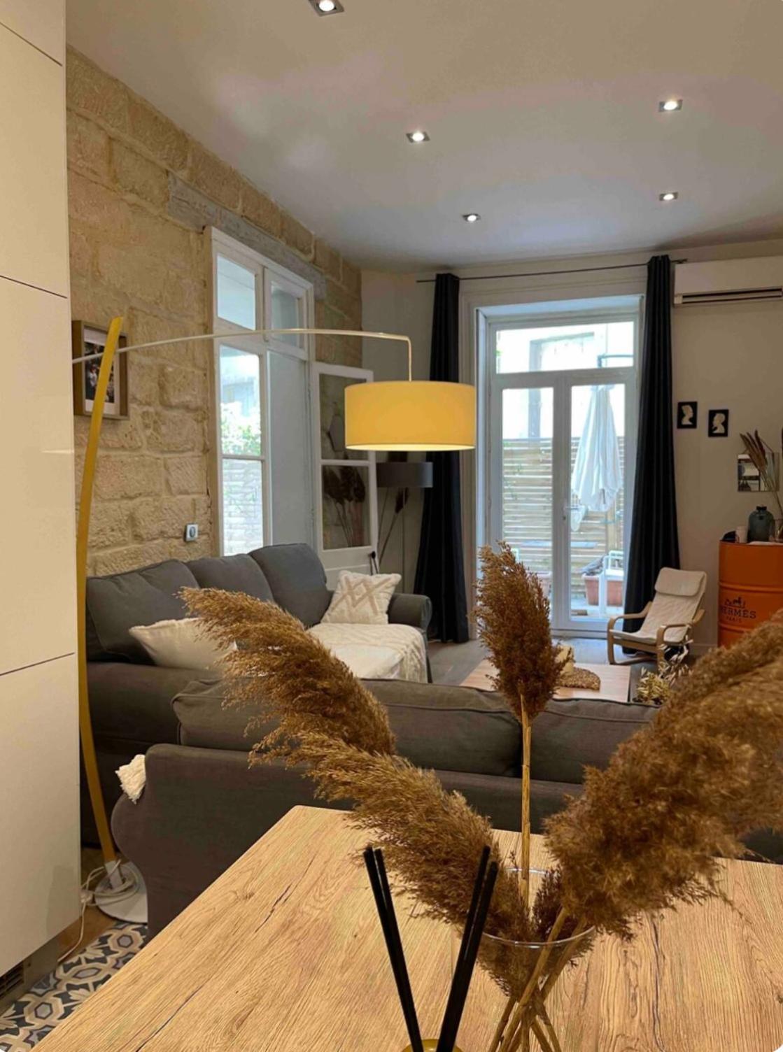 Apartment Un Jardin Place De La Comedie *