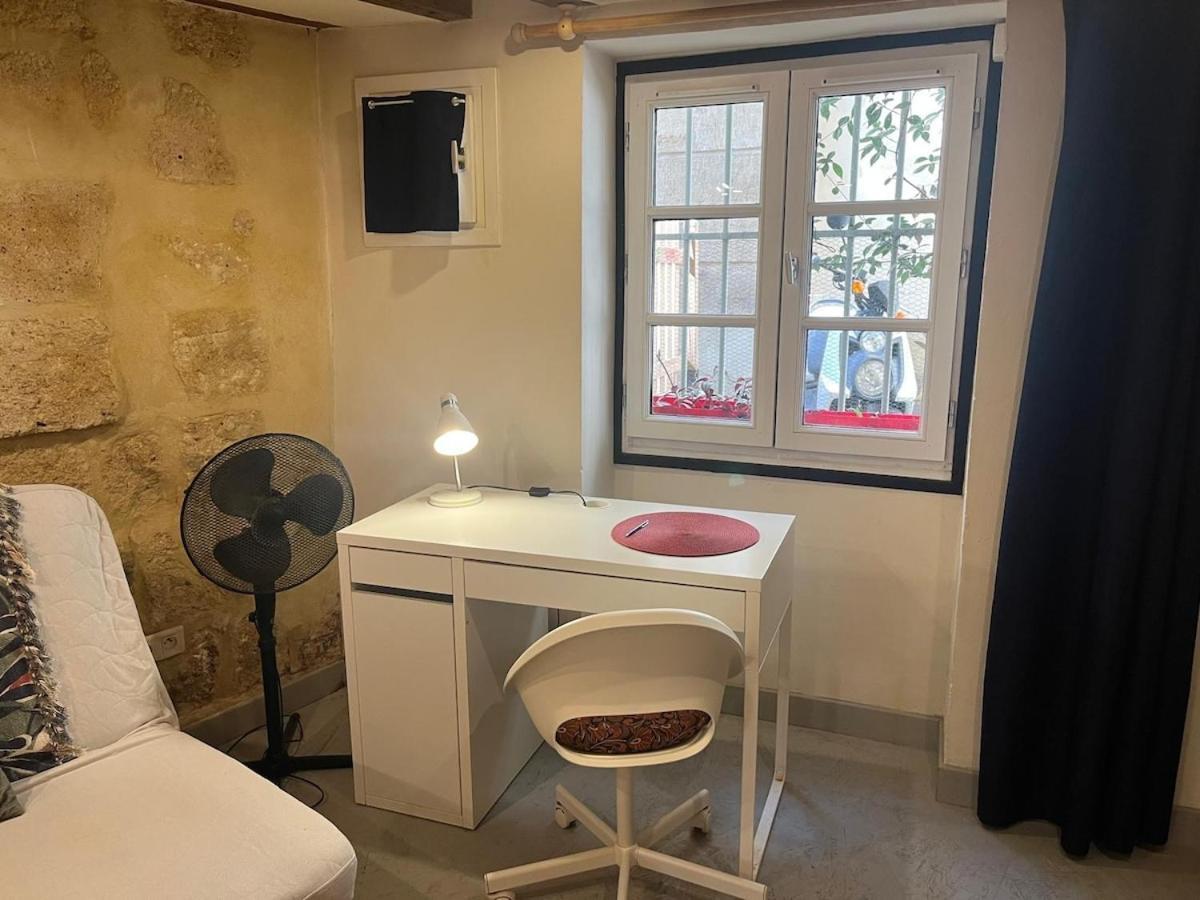 Charming Studio, Ecusson *