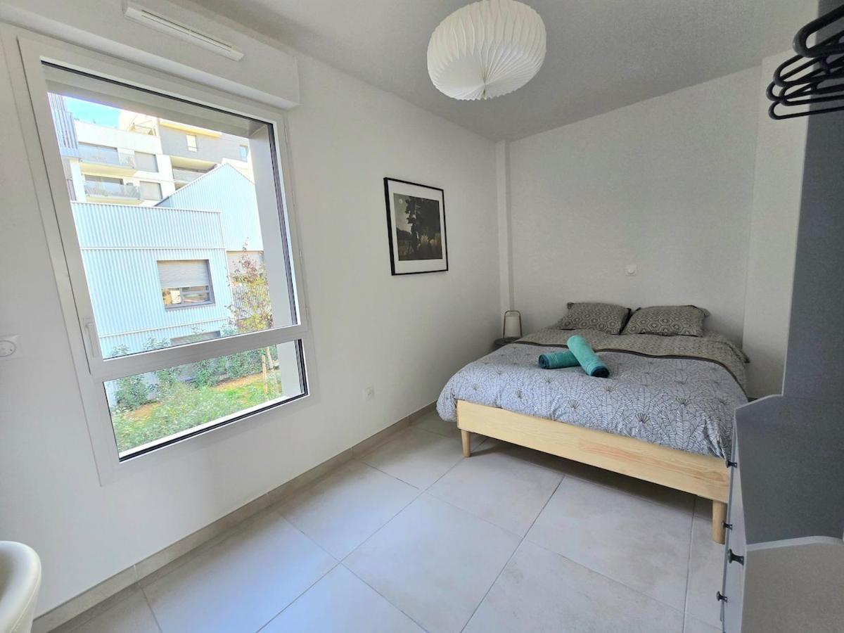 Pavlova : Calme, Vue, Elegant, Spacieux, Sur Et Central Appartement
