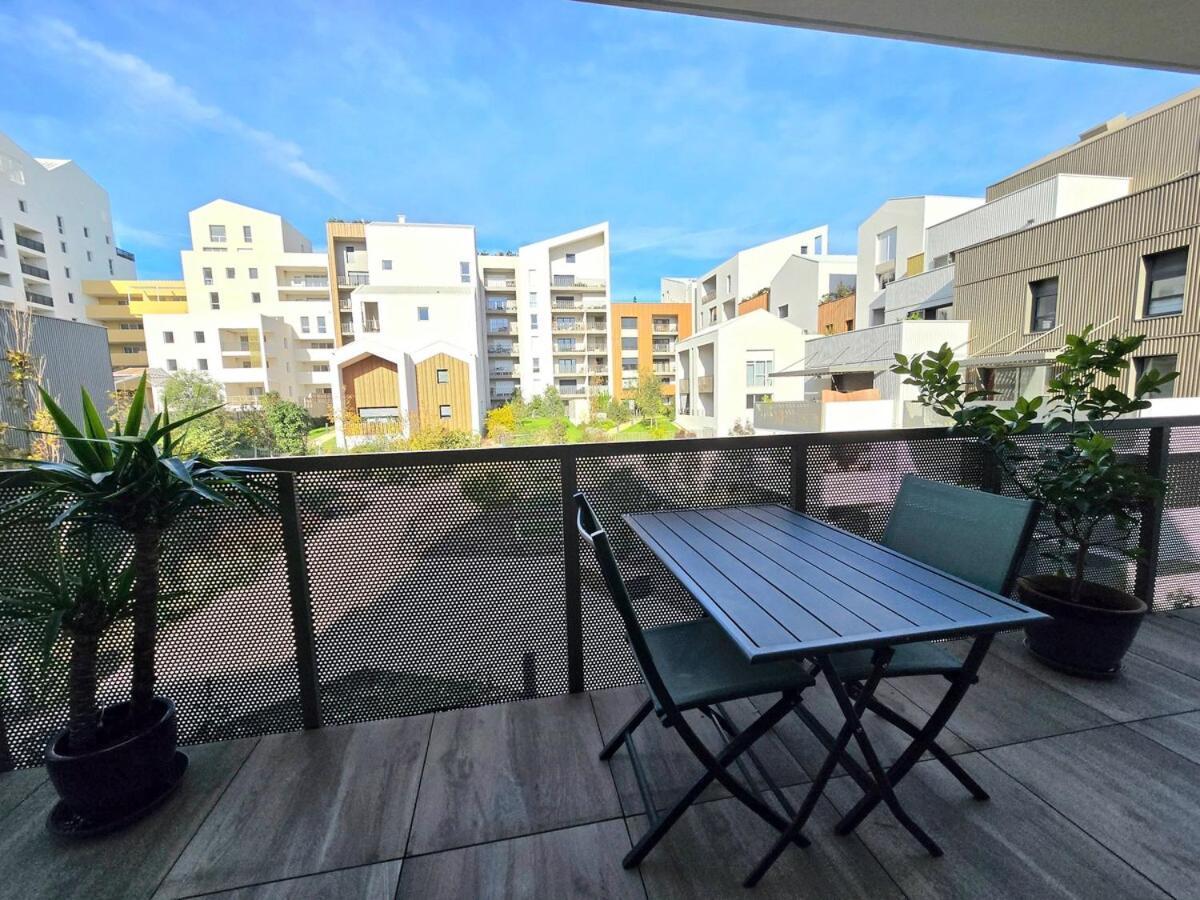 Pavlova : Calme, Vue, Elegant, Spacieux, Sur Et Central Appartement *