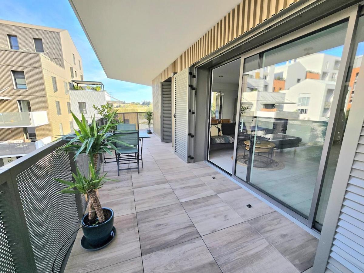 Pavlova : Calme, Vue, Elegant, Spacieux, Sur Et Central Appartement