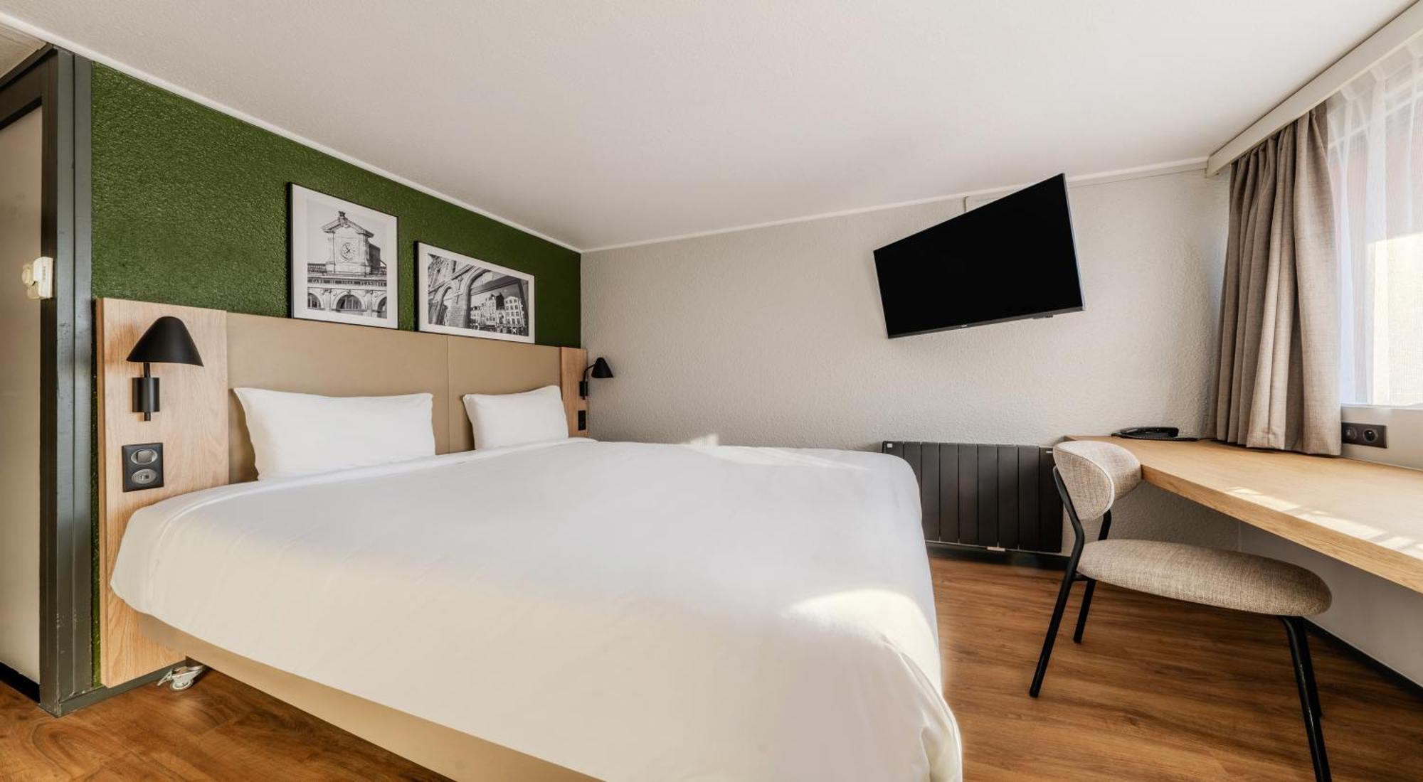 Hotel Campanile Est Le Millenaire