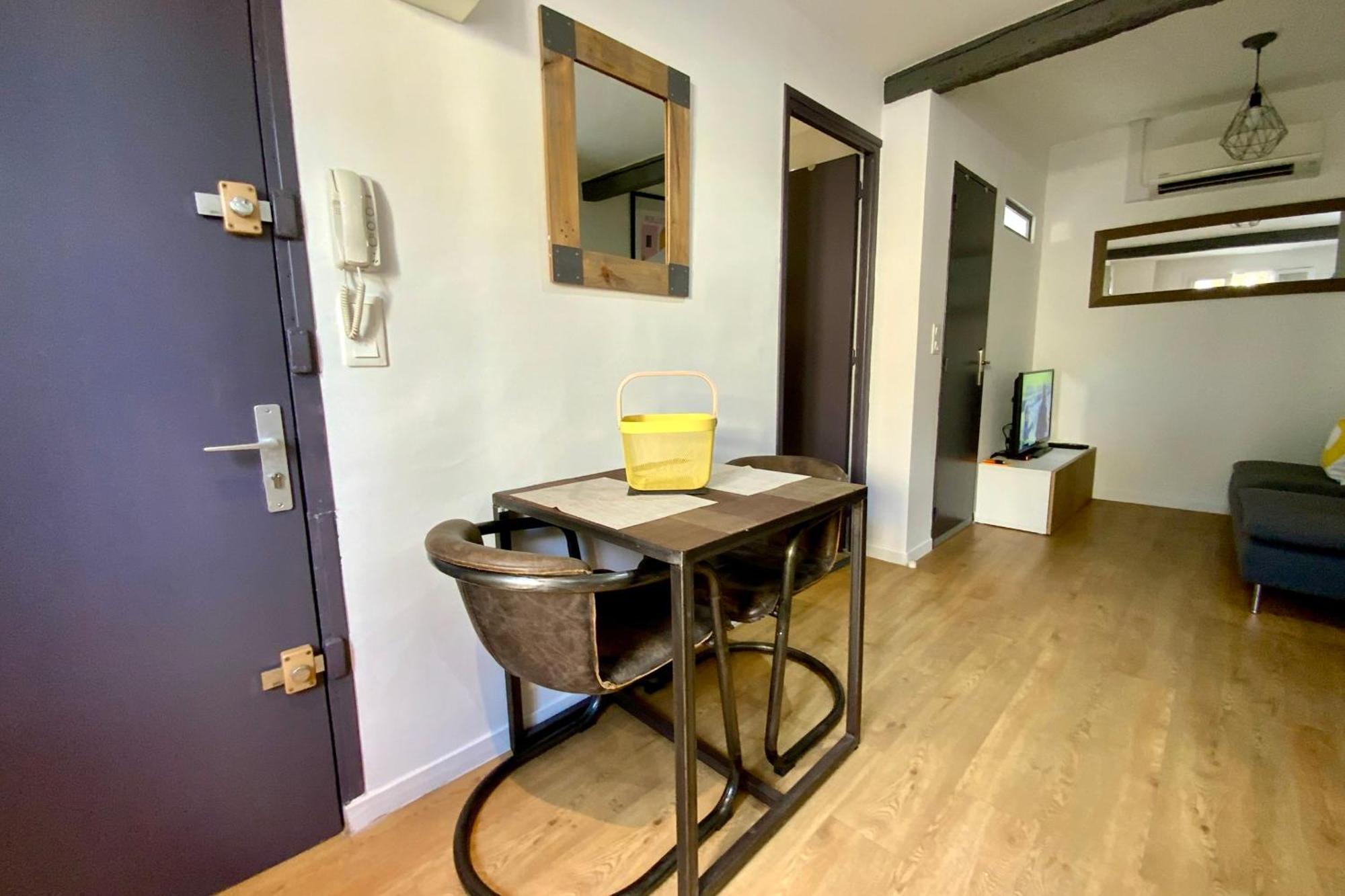 The Cozy! Air-conditioned Centre With One Bedroom