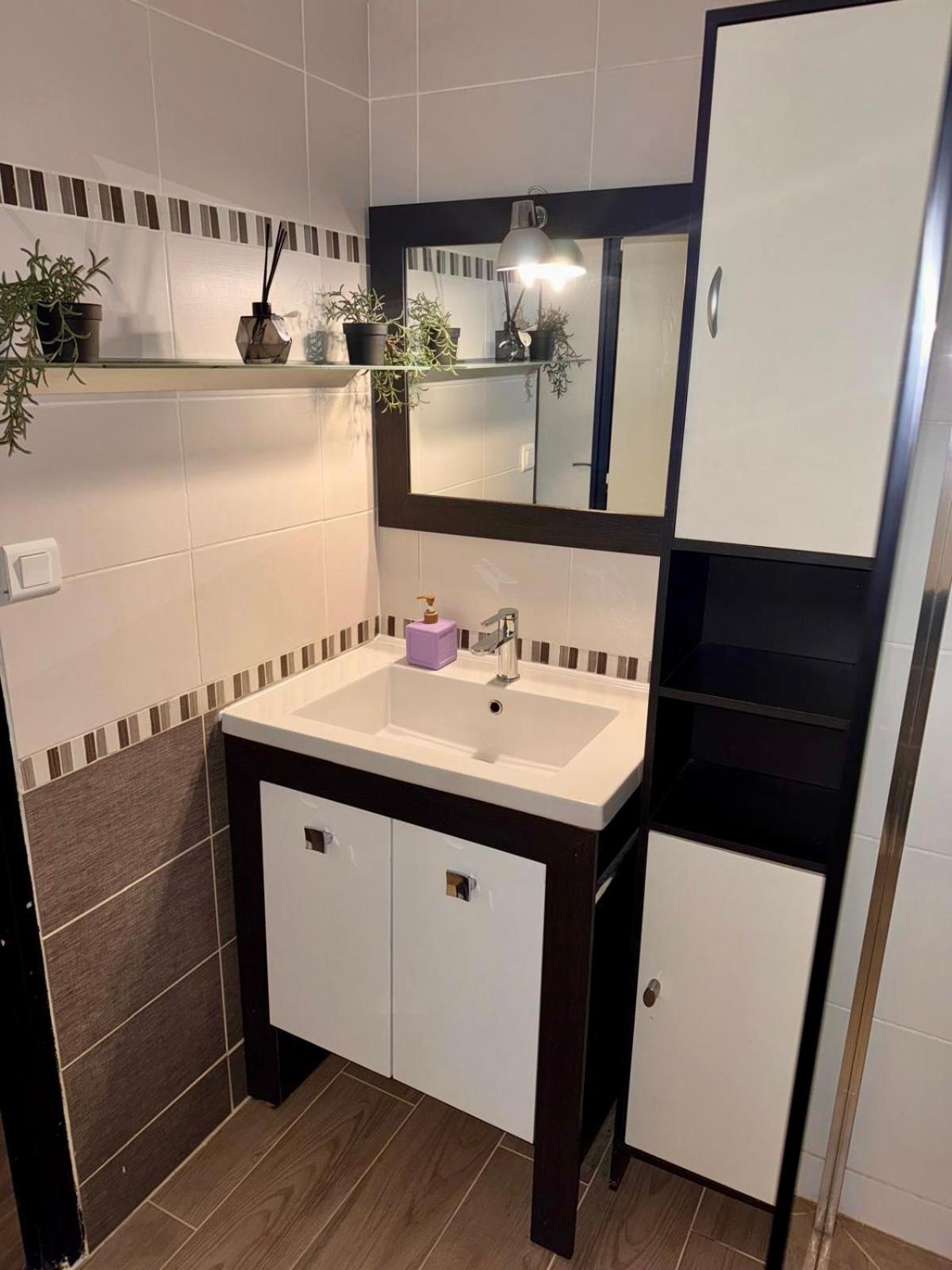T2 60m2, Centre Ville, Parking Gratuit, Terrasse, Proche Tram, A Seulement 15mn Des Plages Apartamento