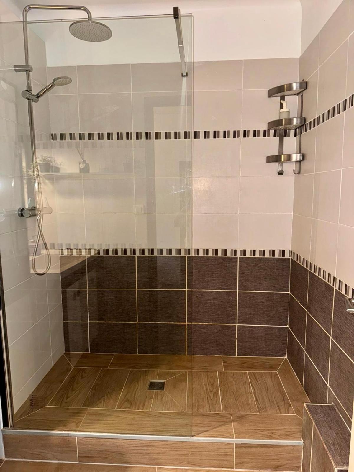 T2 60m2, Centre Ville, Parking Gratuit, Terrasse, Proche Tram, A Seulement 15mn Des Plages *