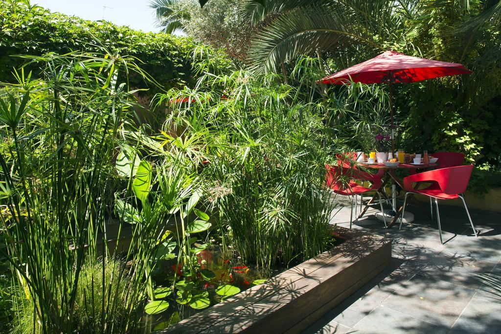 Des Arceaux Hotel