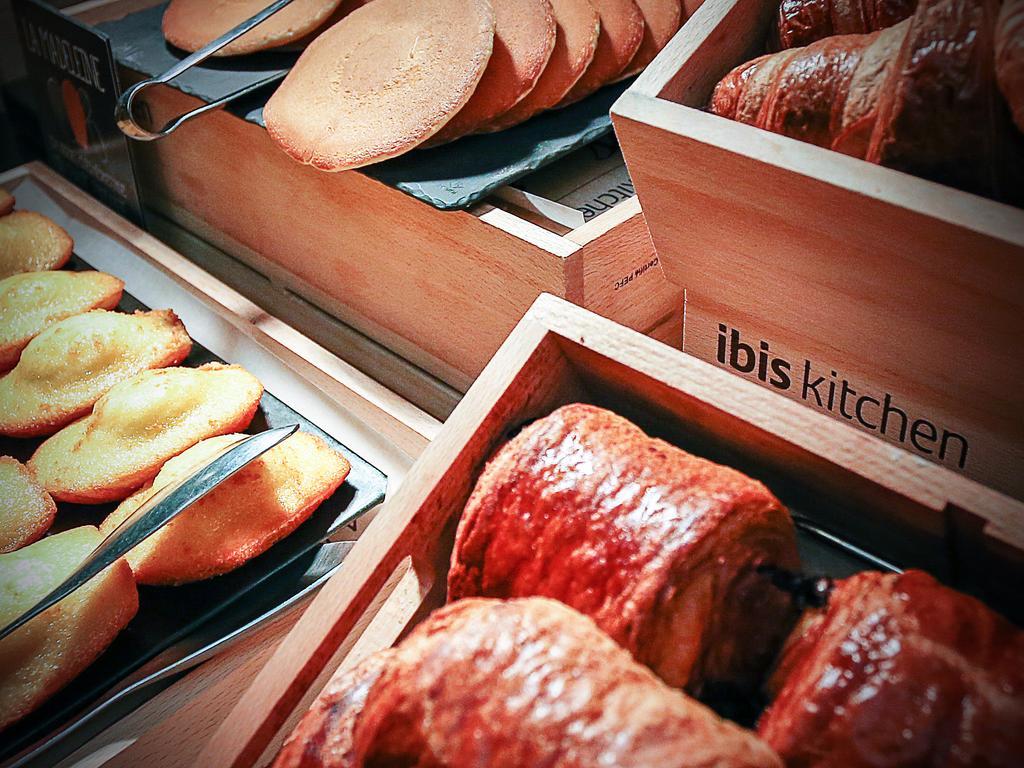 Ibis Centre Polygone Hotel 3*