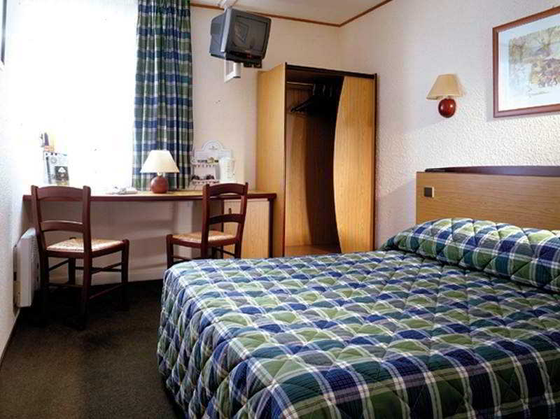 Campanile Est Le Millenaire 3*