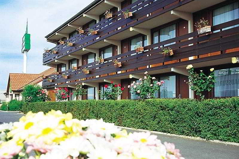 Campanile Est Le Millenaire Hotel 3*