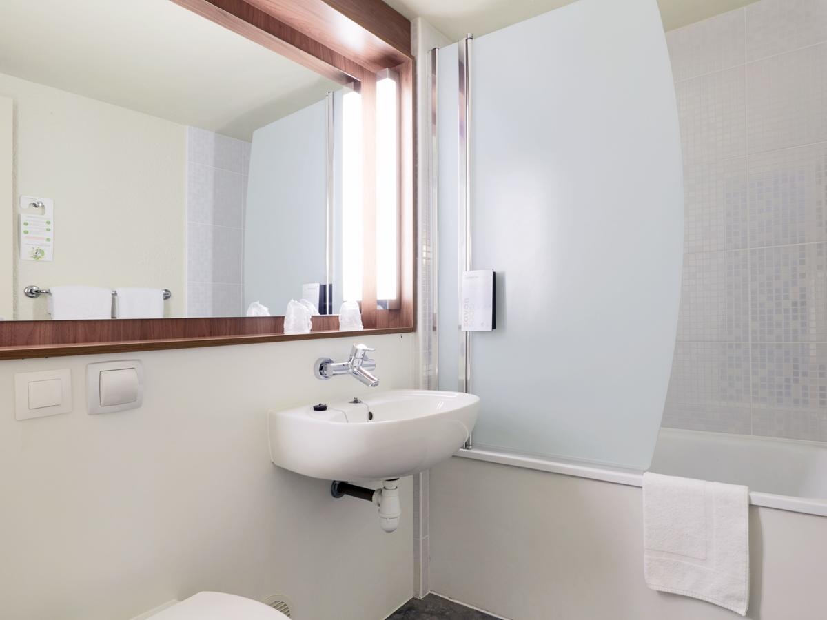 Hotel Campanile Est Le Millenaire 3*