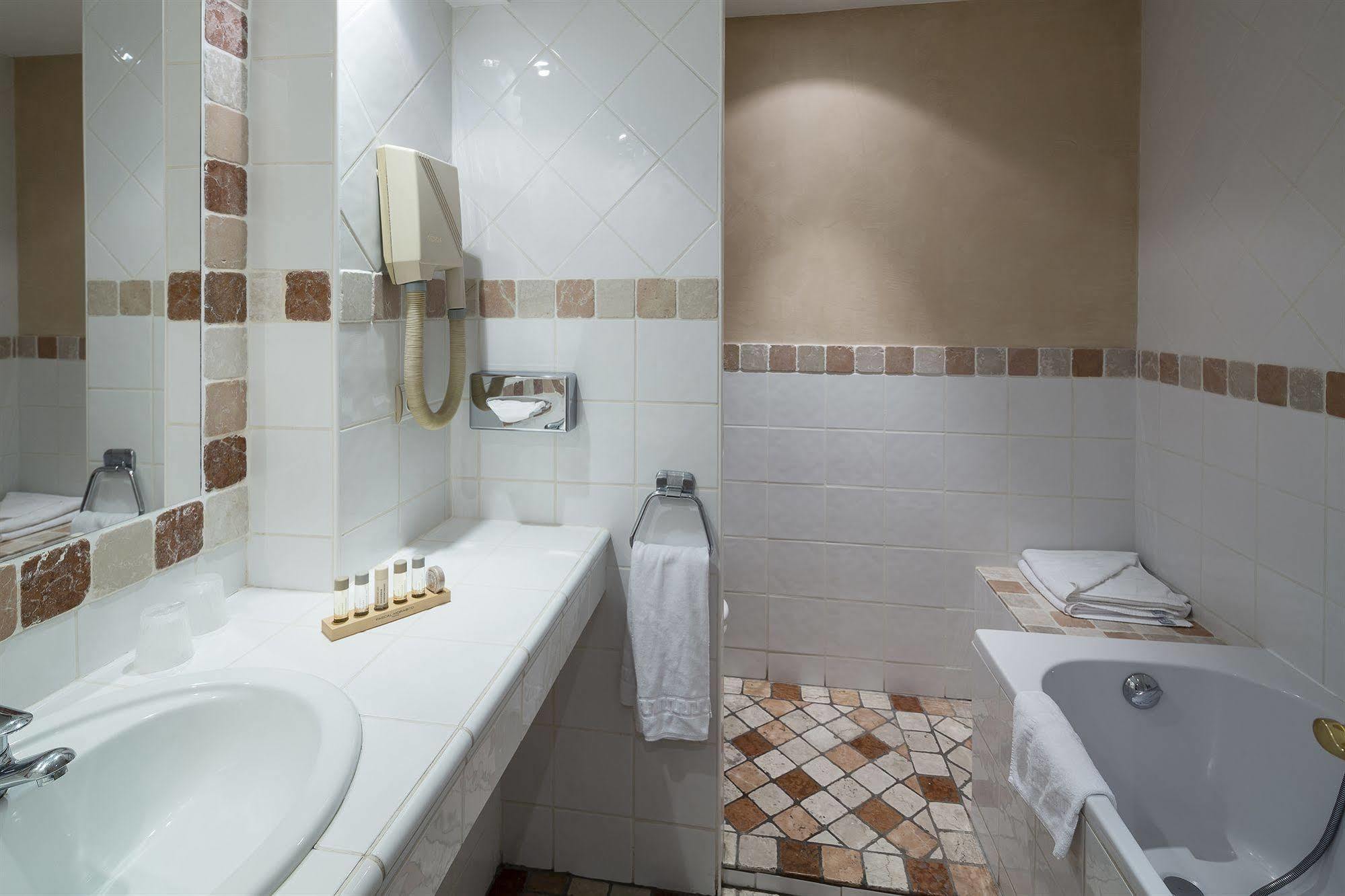 Royal Hotel 3*