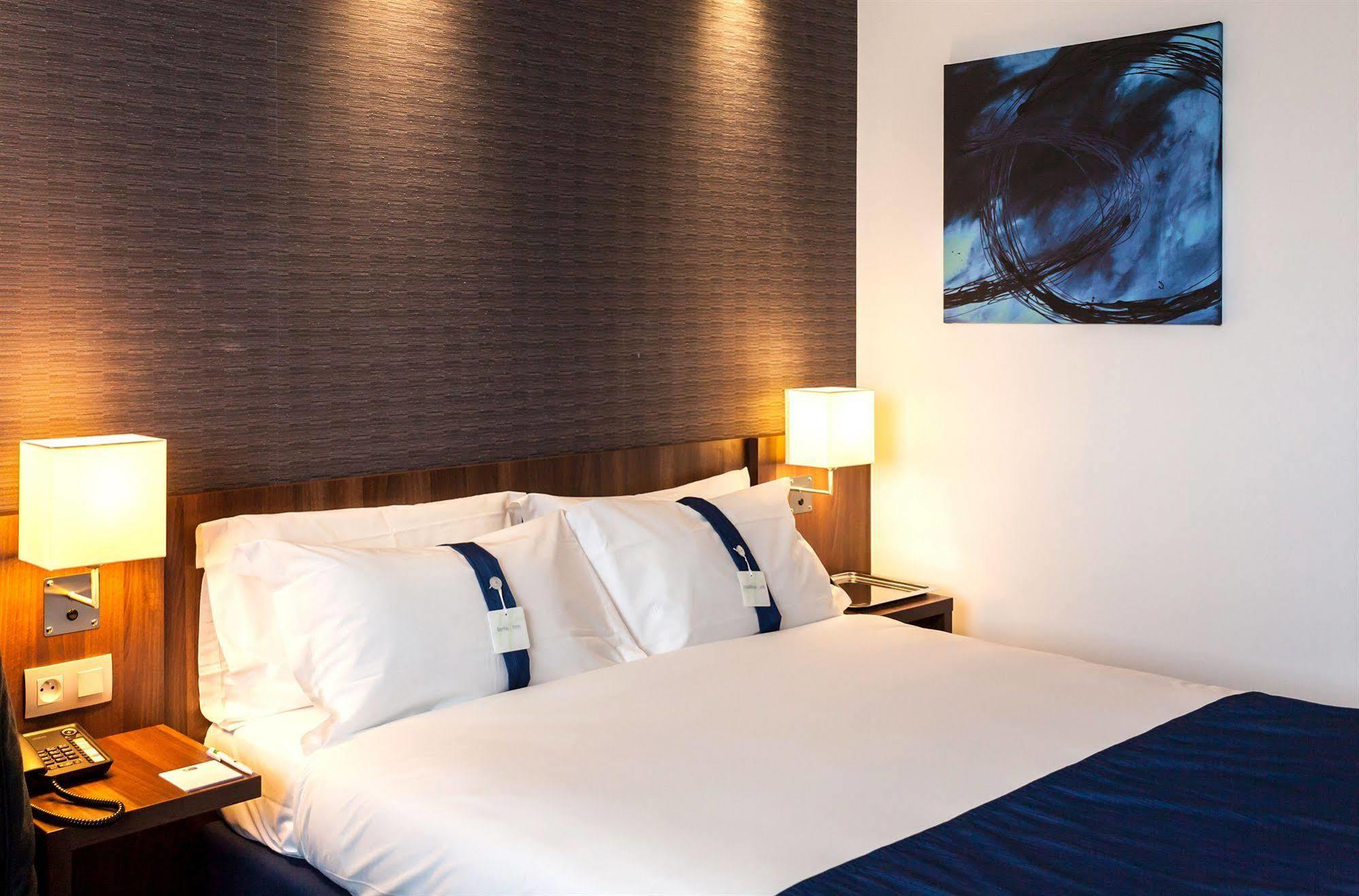 Holiday Express - Odysseum By Ihg Hotel