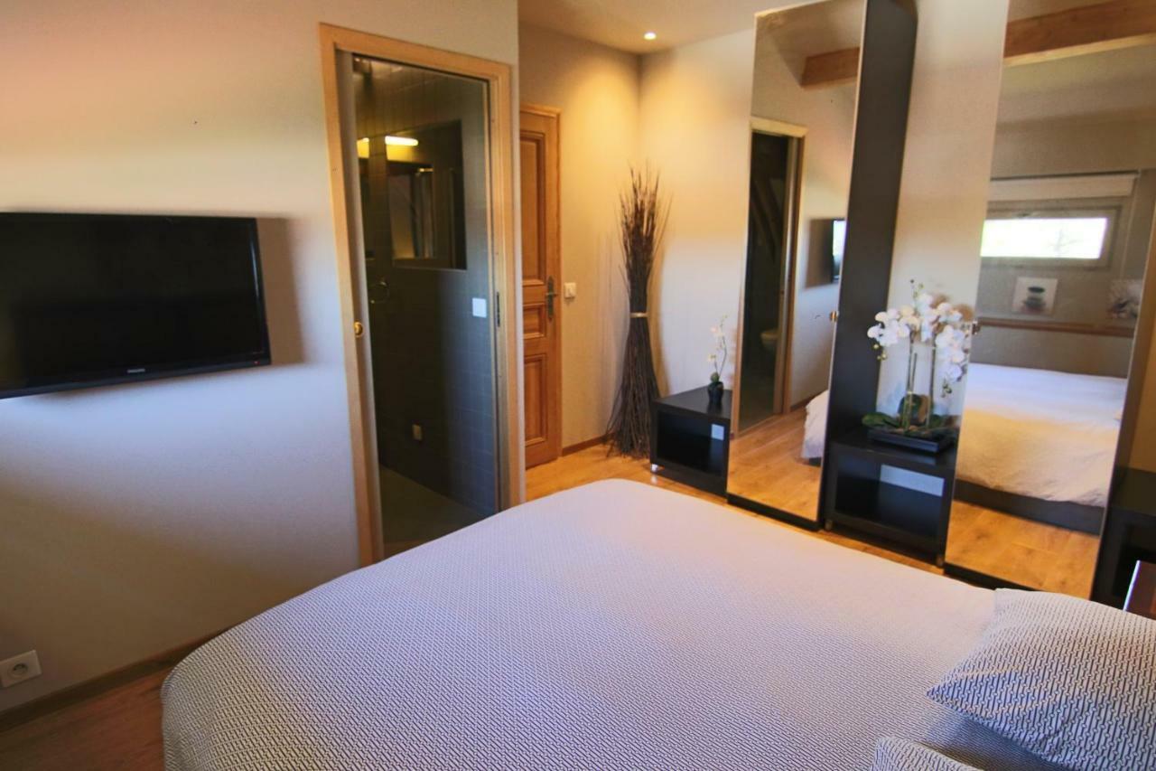 T2 Les Arceaux Quiet, City Center, Private Parking Apartment *