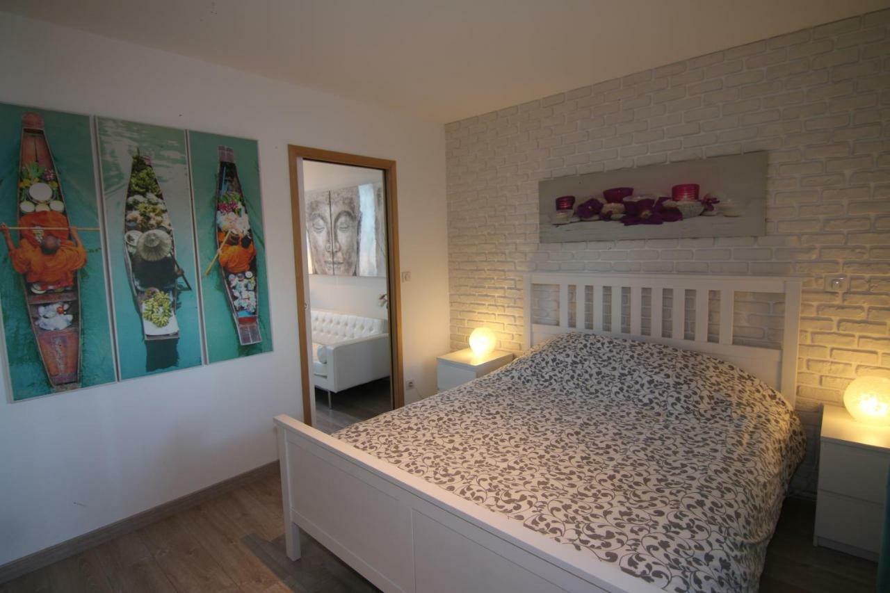 T2 Les Arceaux Quiet, City Center, Private Parking *