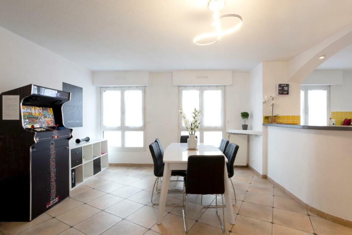 Appartement Privé 80m Carré, 2 Chambres, 1 Place De Parking