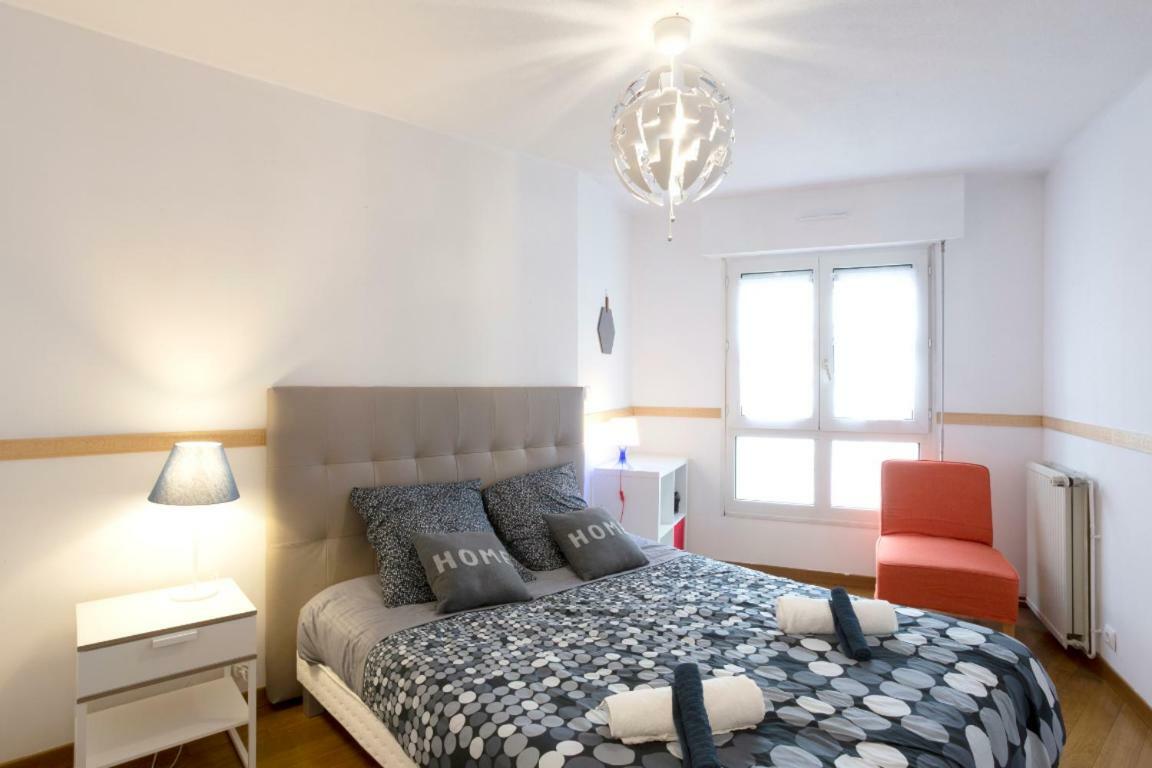Privé 80m Carré, 2 Chambres, 1 Place De Parking *
