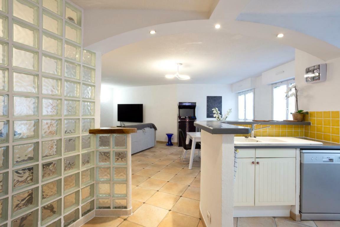 Privé 80m Carré, 2 Chambres, 1 Place De Parking Appartement